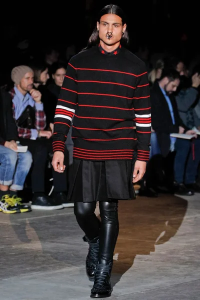 Look 13
